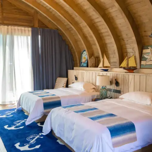 친판정(호수 전망 안뜰) Qinfan Pavilion (Lake-View Courtyard Room)