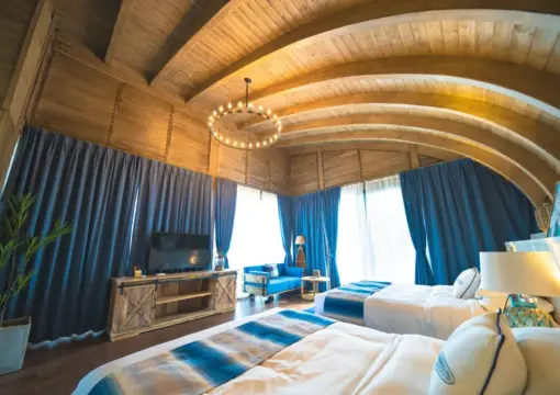 Qinfan Pavilion (Lake-View Courtyard Room)