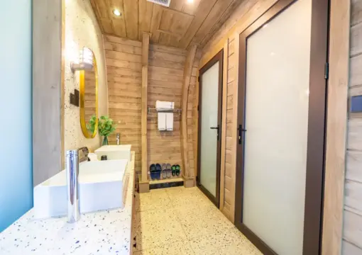 Qinfan Pavilion (Lake-View Courtyard Room)