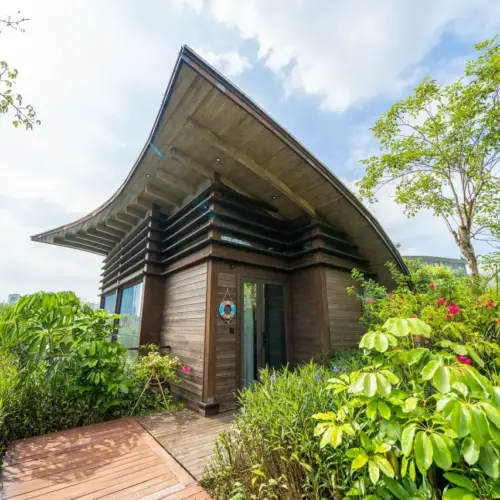 Qinfan Pavilion (Lake-View Courtyard Room)