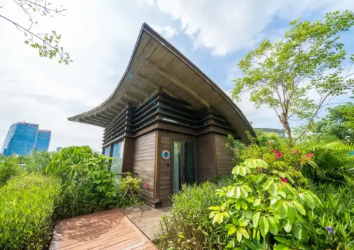 Qinfan Pavilion (Lake-View Courtyard Room)