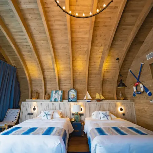 Qinfan Pavilion (Lake-View Courtyard Room)