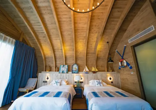 Qinfan Pavilion (Lake-View Courtyard Room)