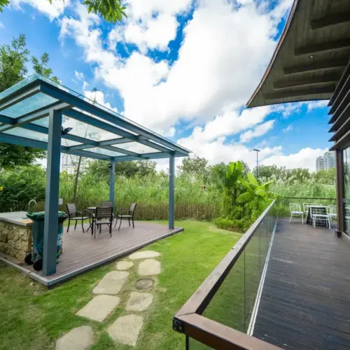 Qinfan Pavilion (Lake-View Courtyard Room)