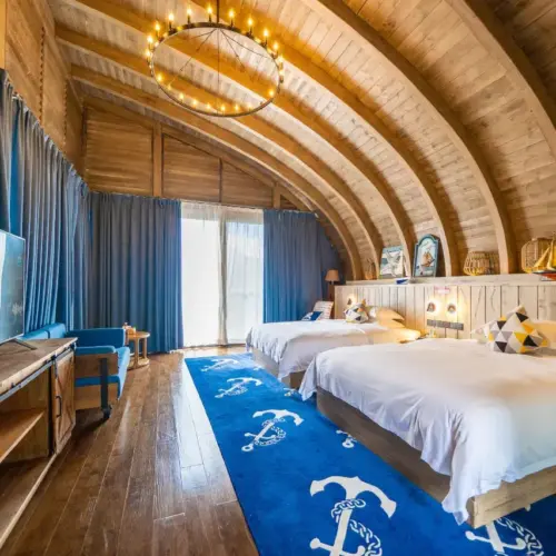 Qinfan Pavilion (Lake-View Courtyard Room)