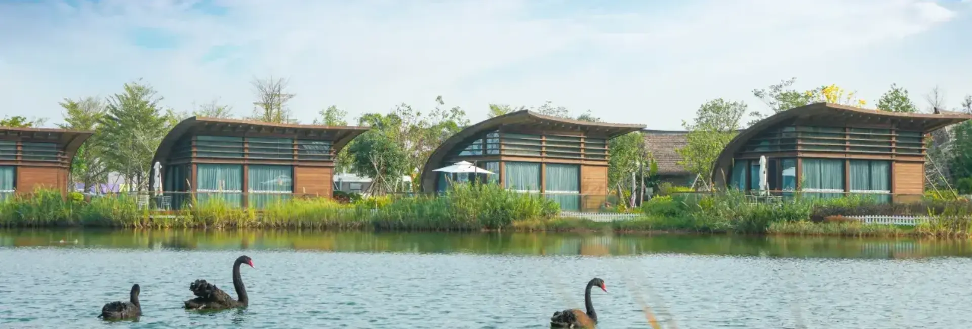 Qinfan Pavilion (Lake-View Courtyard Room)