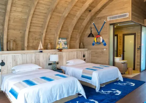 Qinfan Pavilion (Lake-View Courtyard Room)