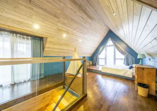 Riverside Dwelling (Waterfront Villa)