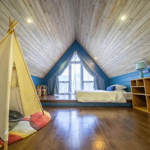 Riverside Dwelling (Waterfront Villa)