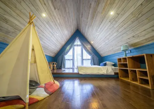 Riverside Dwelling (Waterfront Villa)