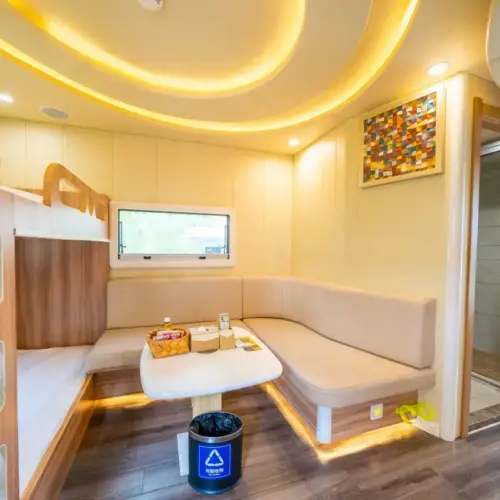 Starry Sky RV (Panoramic Skylight)