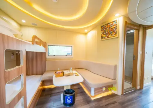 Starry Sky RV (Panoramic Skylight)