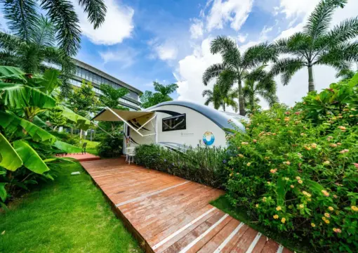 Starry Sky RV (Panoramic Skylight)