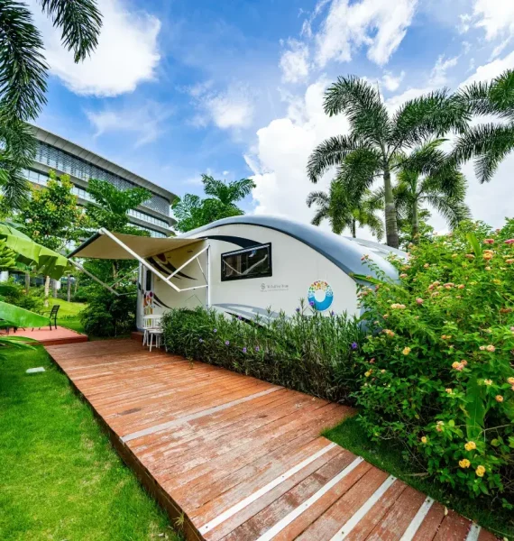 Starry Sky RV (Panoramic Skylight)